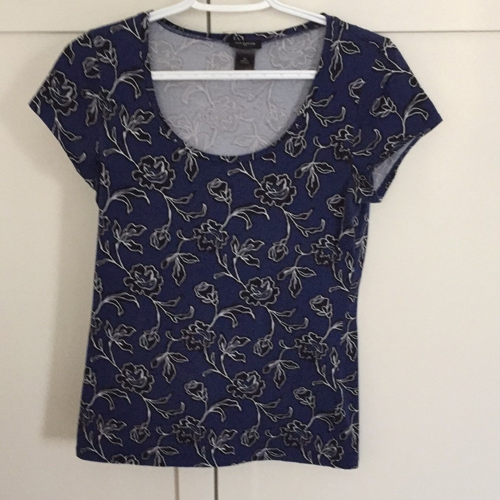 🌼Ann Taylor  scoop neck print top